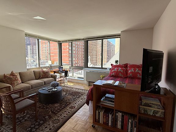 3rd image of 1500 Lexington Ave APT 11A