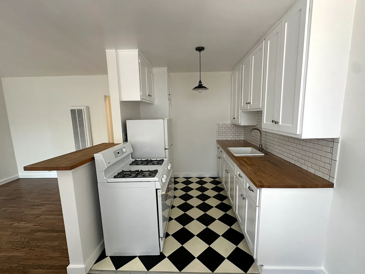 1 bed, 650 sqft, $1,995 — Photo 1