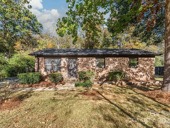 2nd image of 124 Grover Moore Pl