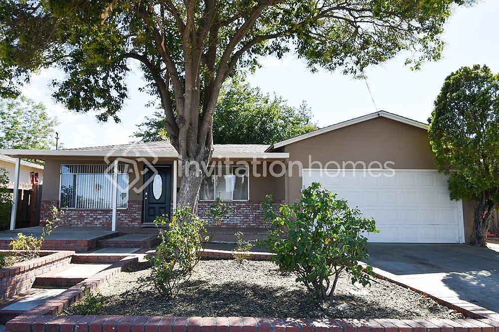 284 Yosemite Dr Pittsburg, CA 94565 — Photo 1