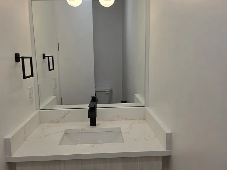 607 N Darwin St — Photo 15