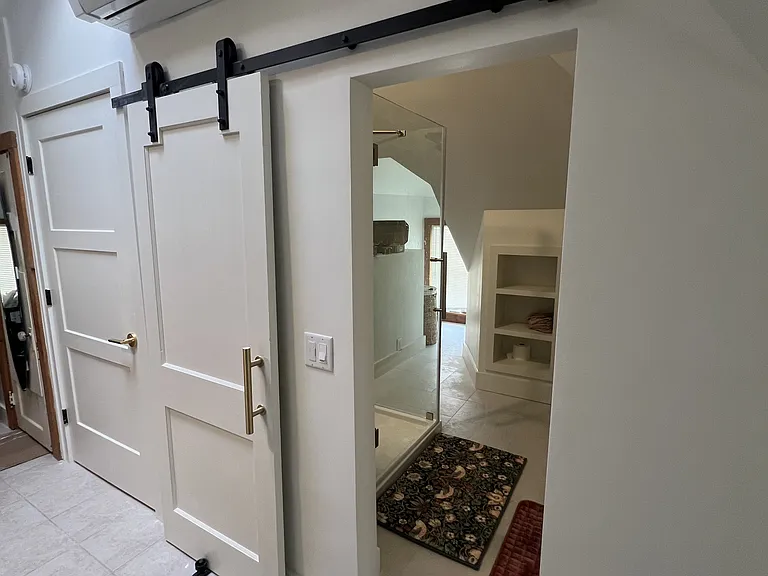 Attic bedroom: new construction