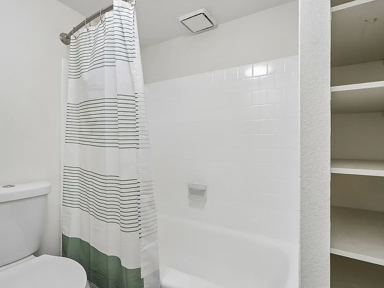 23-web-or-mls-N 7th Ave-S0905-021