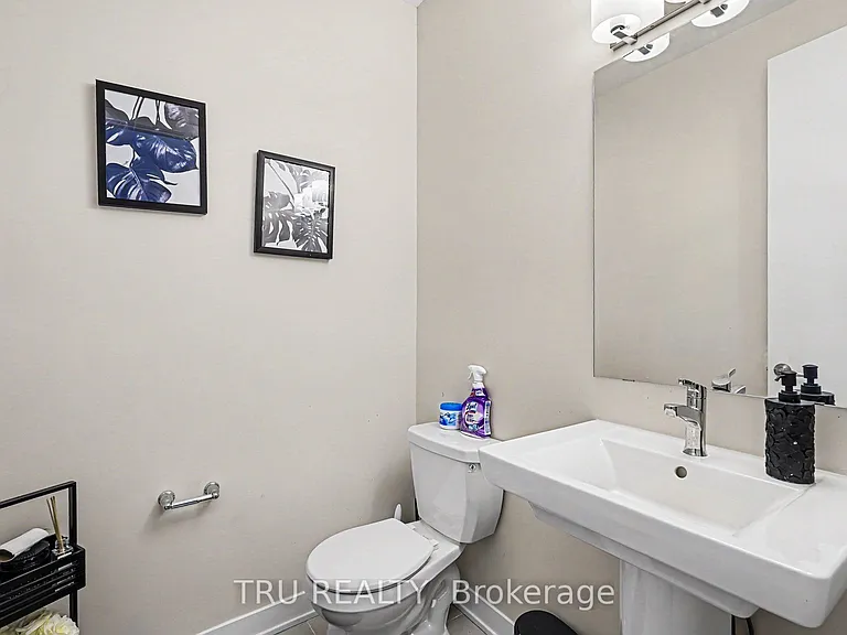 748 Eminence St — Photo 14
