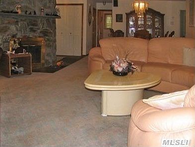 4th image of 31 Cambridge Dr