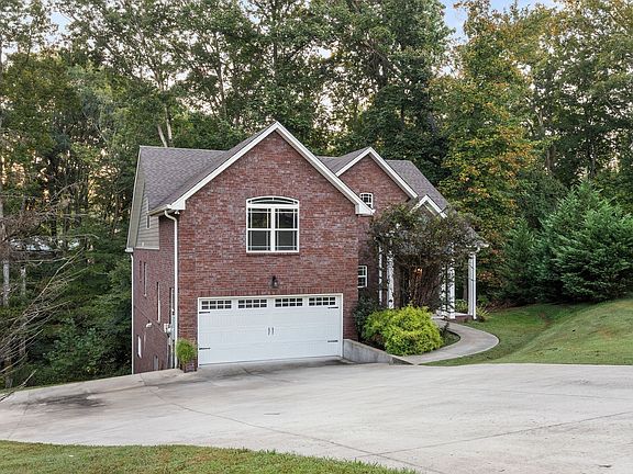 3rd image of 3047 Gracie Ann Dr