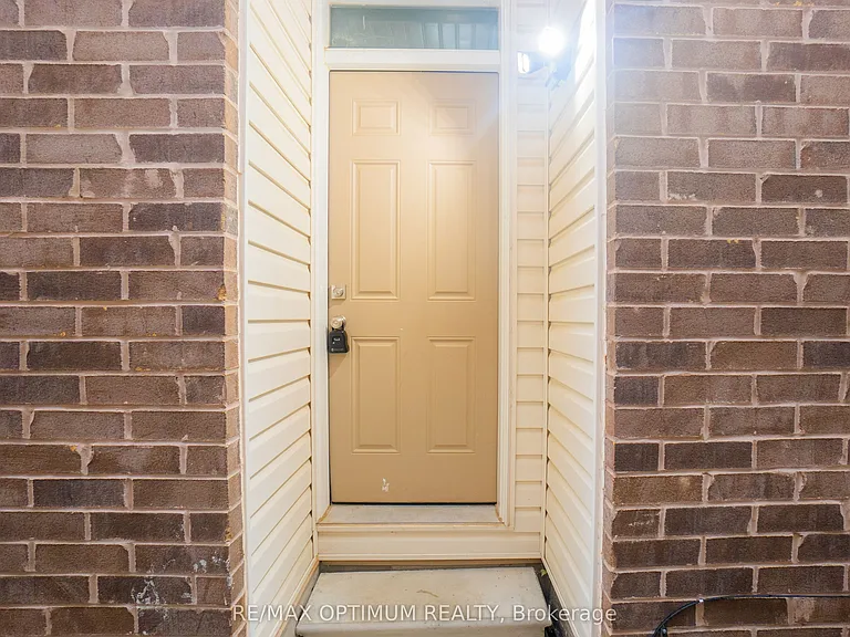 9 Fenchurch Dr #BASEMENT — Photo 3