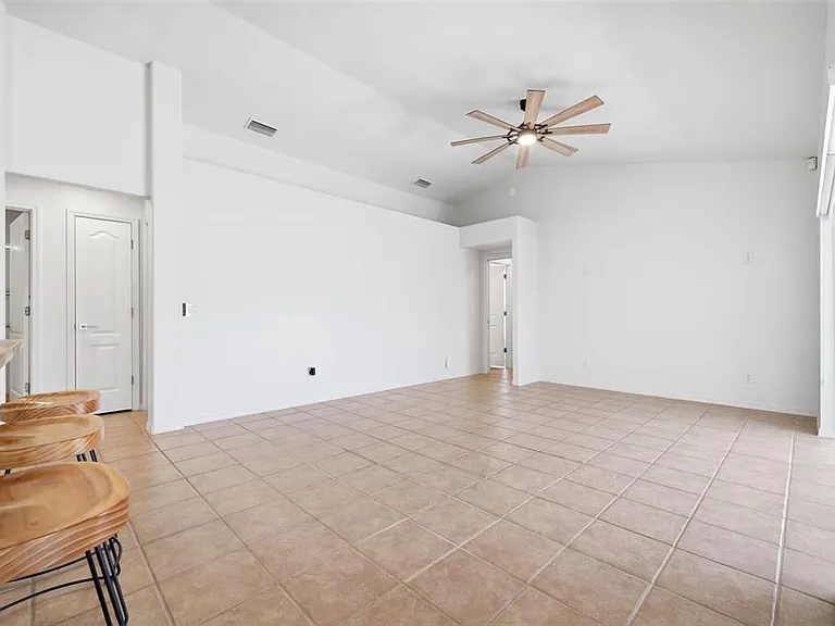 2210 Towering Oaks Cir — Photo 20
