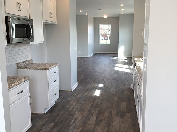 3rd image of 690 E Penning Ave