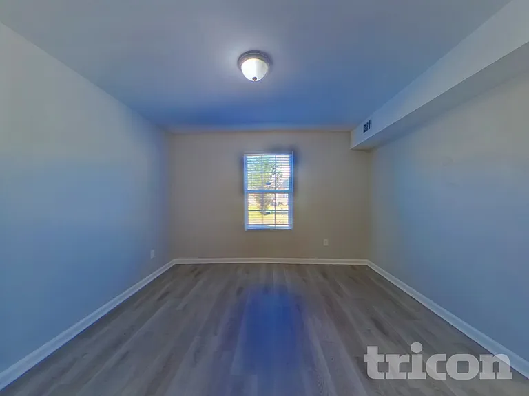 225 Victoria Blvd — Photo 15