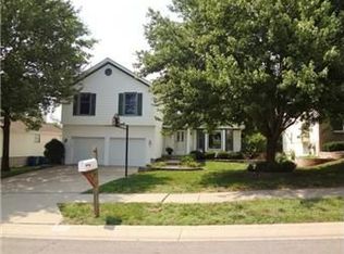 1732 Tudor Ln, Liberty, MO 64068