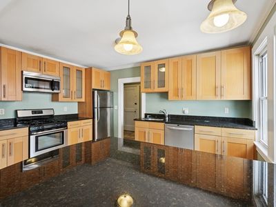 1455 River St APT 2R, Hyde Park, MA, 02136