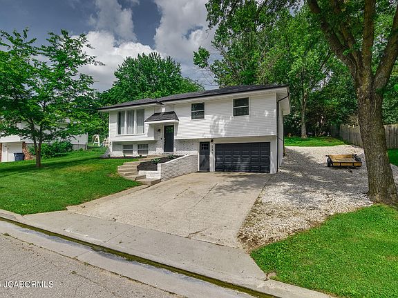 2nd image of 137 W Haven Dr