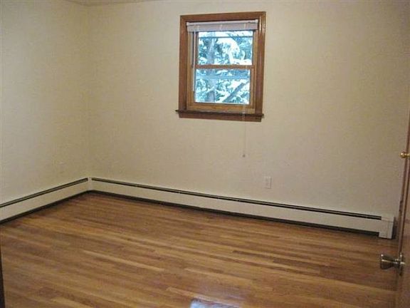 5th image of 35 Davis Ave APT 5