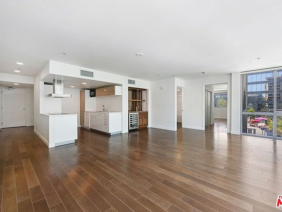 2nd image of 901 S Flower St #601