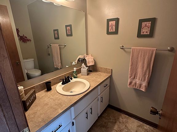 3rd image of 204 N 75th Ct