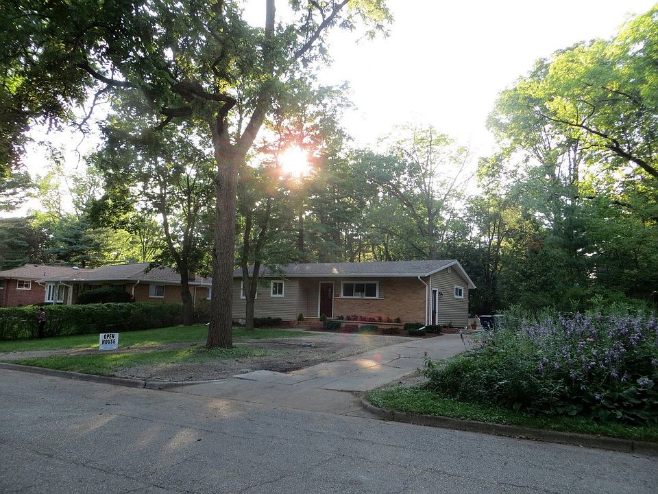 1st image of 3210 Lakewood Dr