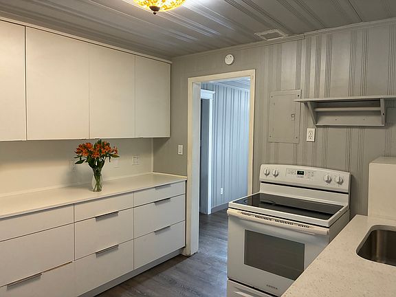 3rd image of 409 1st St #1