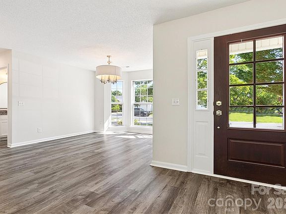3rd image of 411 Carlisle Dr