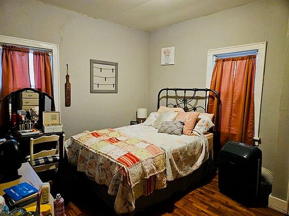 5th image of 402 Saint Francis St