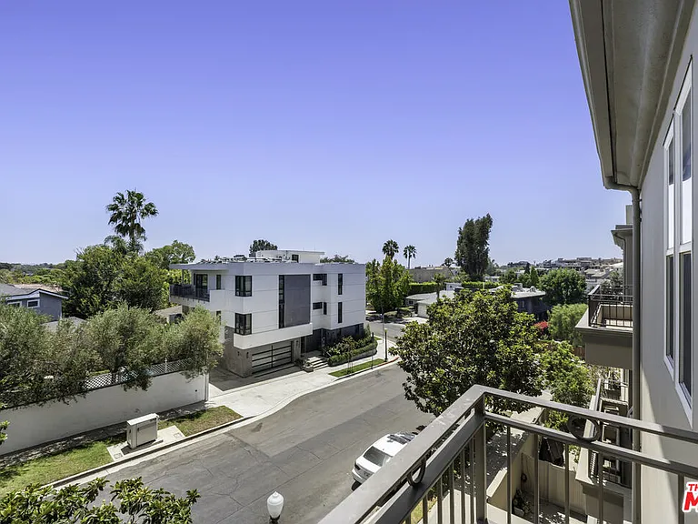 1820 Benecia Ave #402 — Photo 34