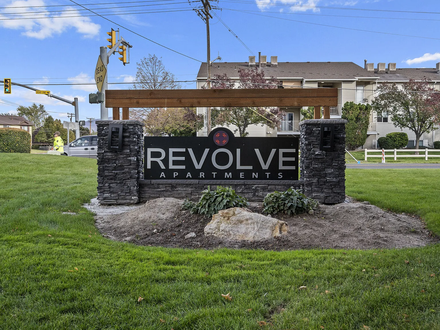 Revolve — Photo 4