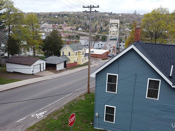 4th image of 305 Bridge St
