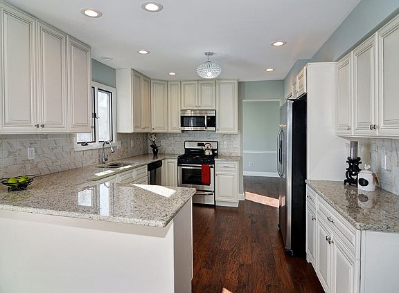 2nd image of 1804 Pembrook Ct