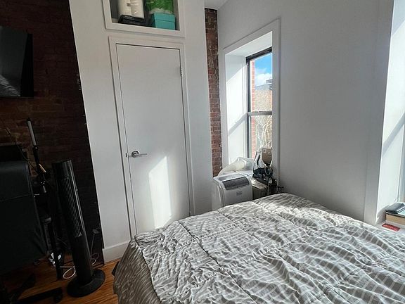 4th image of 203 Chrystie St APT 5A