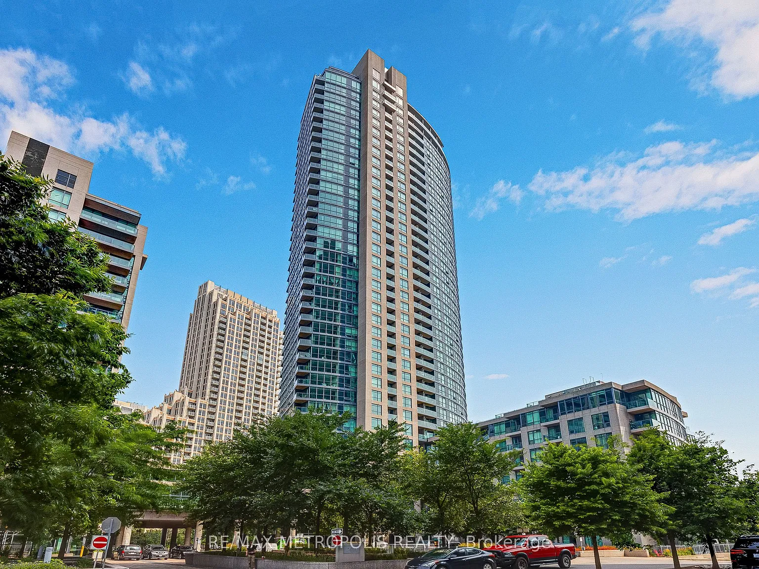 215 Fort York Blvd — Photo 2