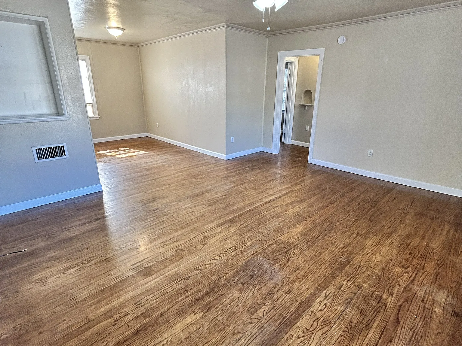 1 bed, 750 sqft, $699 — Photo 2
