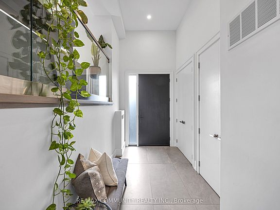 4th image of 7 Derwyn Rd