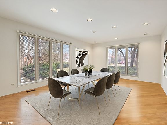 5th image of 2900 Woodmere Dr