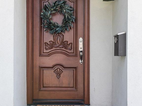 2nd image of 936 Peggy Ln