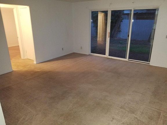 2nd image of 507 L St SE #507