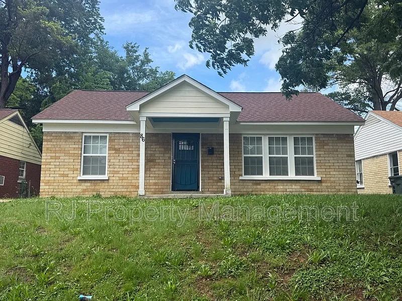 3 bed, 1.0 bath, 864 sqft, $1,095 — Photo 1