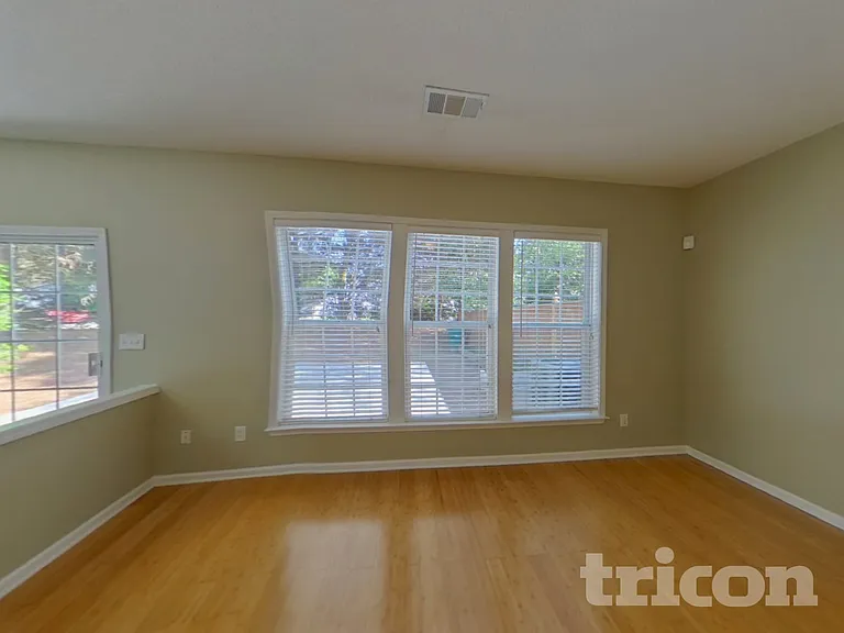5467 Medlock Corners Dr — Photo 4