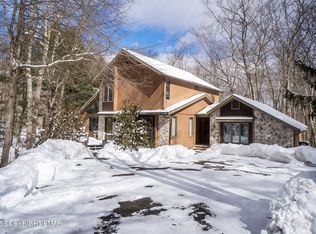 143 Moseywood Rd, Lake Harmony, PA 18624