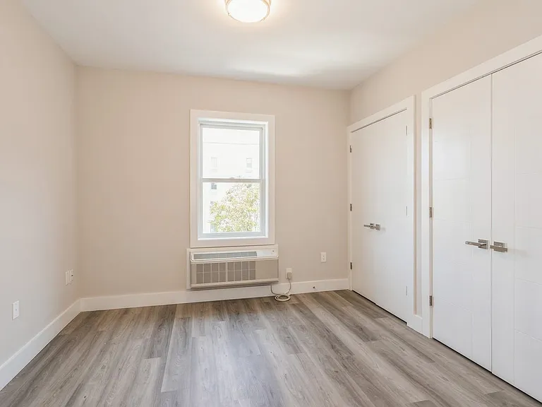 6108 Hudson Ave — Photo 9
