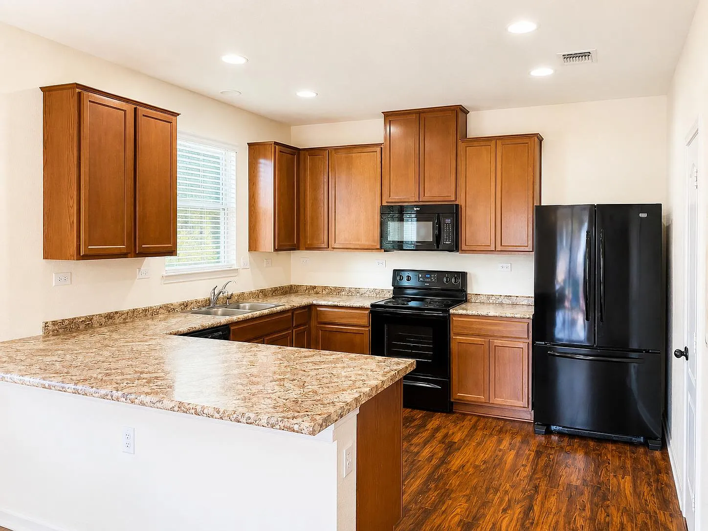 4 bed, 3.0 bath, 2248 sqft, $1,995 — Photo 2