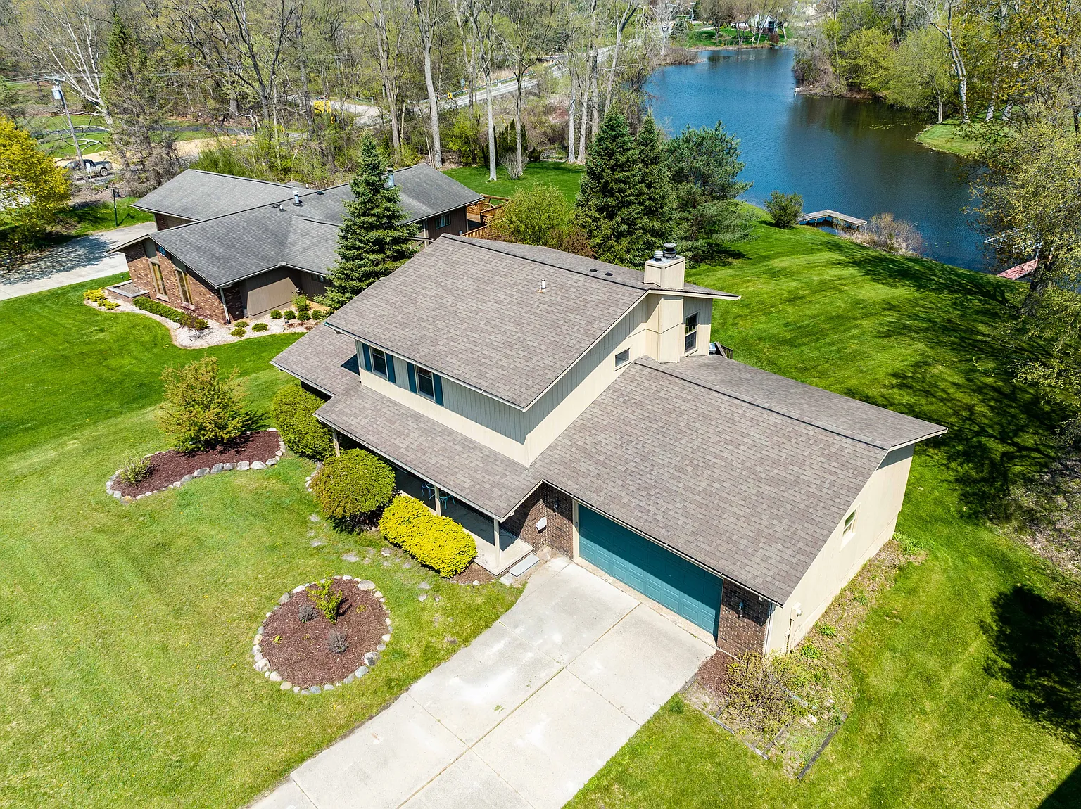 6733 Thompson Ln photo 1