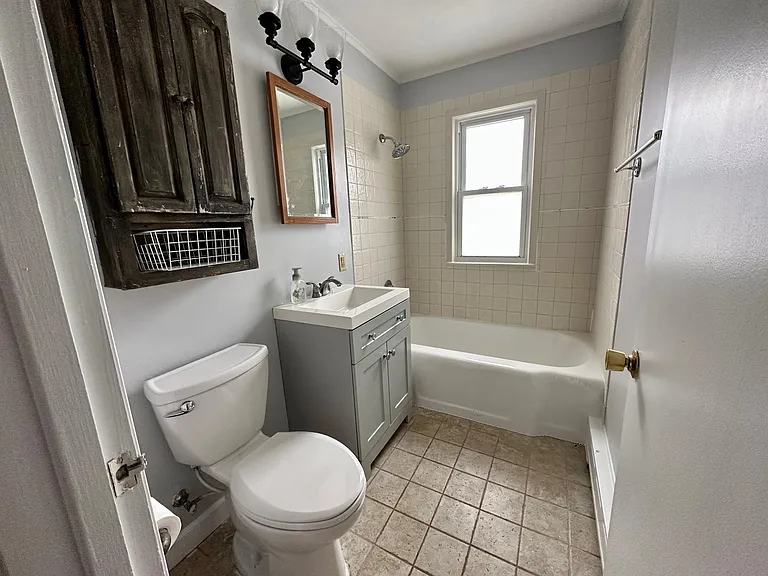 148 Augusta St — Photo 13