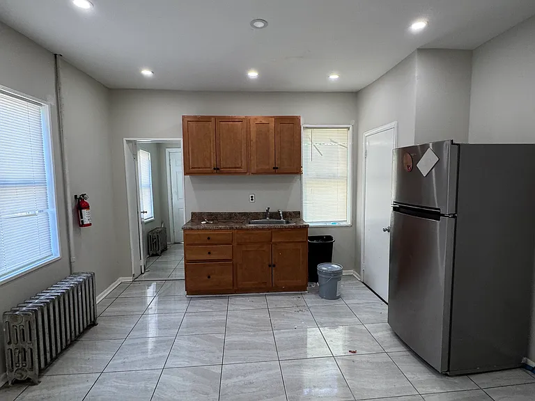 410 Commonwealth Ave — Photo 3