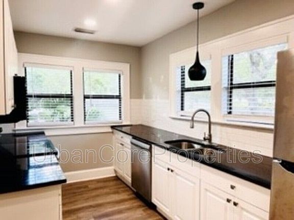 5th image of 459 15th Ave N APT B