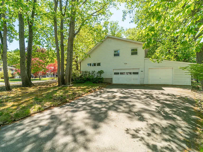 21 Hamilton Ave — Photo 48