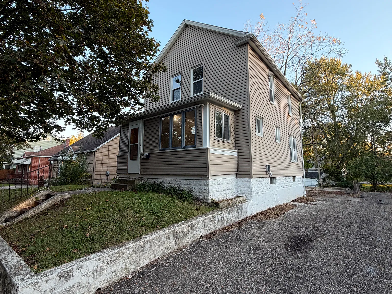4 bed, 1100 sqft, $1,300 — Photo 2