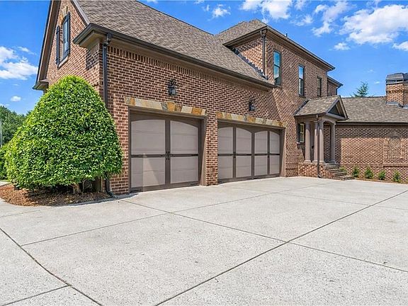 2nd image of 2792 Springbluff Ln