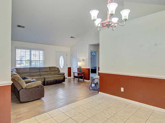 5th image of 208 Trestlewood Dr