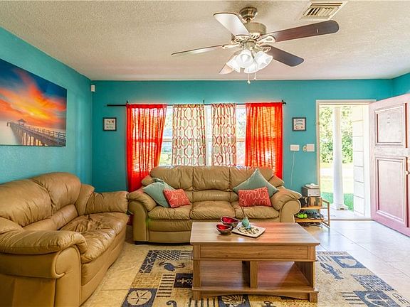 2nd image of 1351 Cambridge Dr