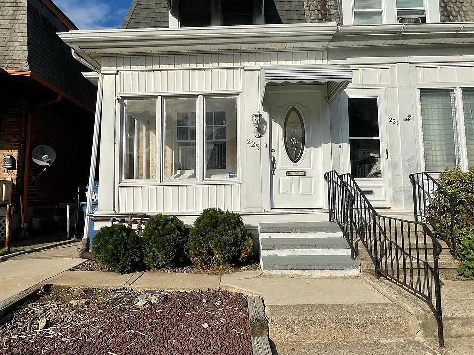 223 Raymond St #1